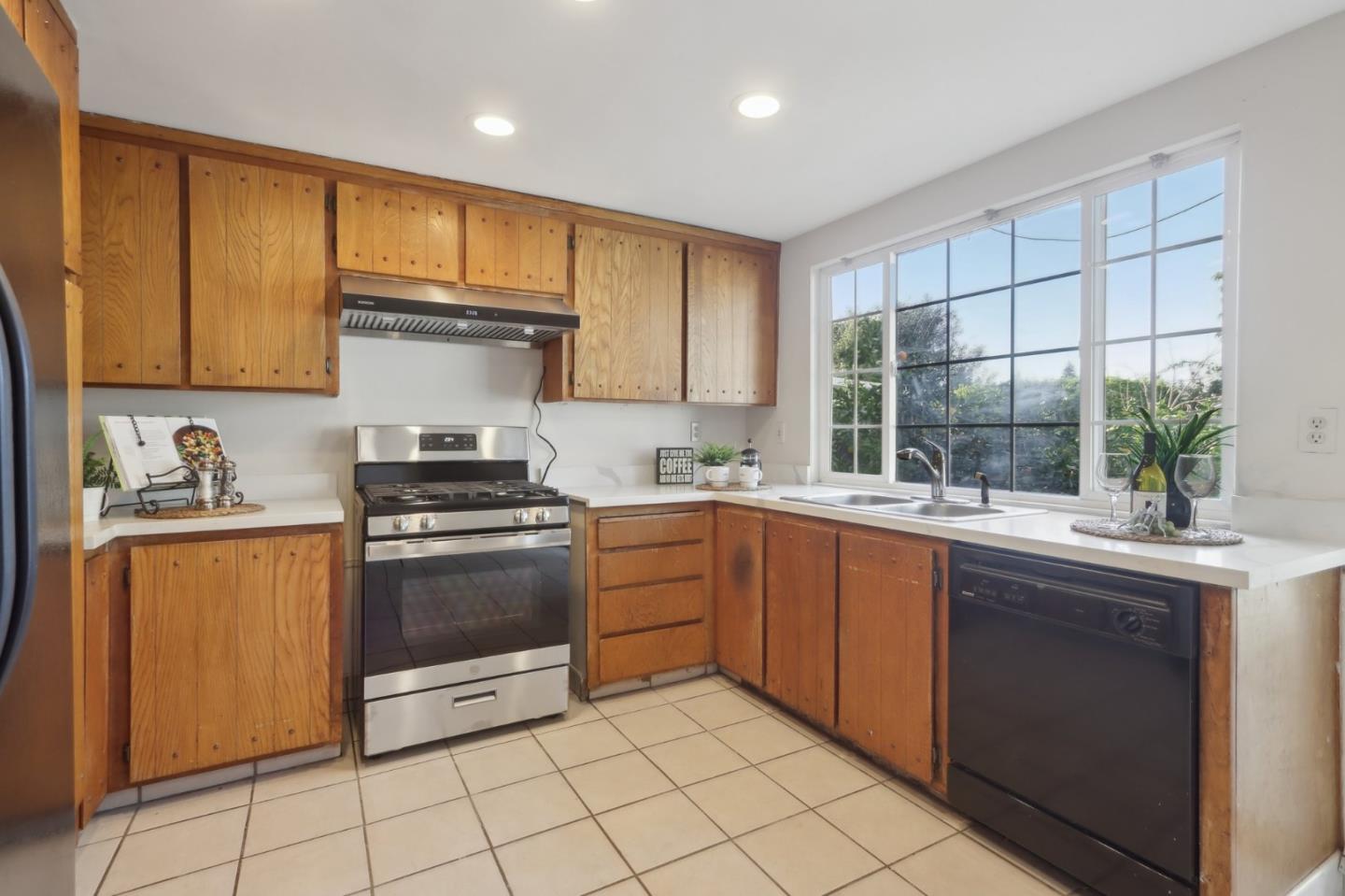 1293 Glacier Drive Milpitas, CA 95035 - Photo 8 of 27