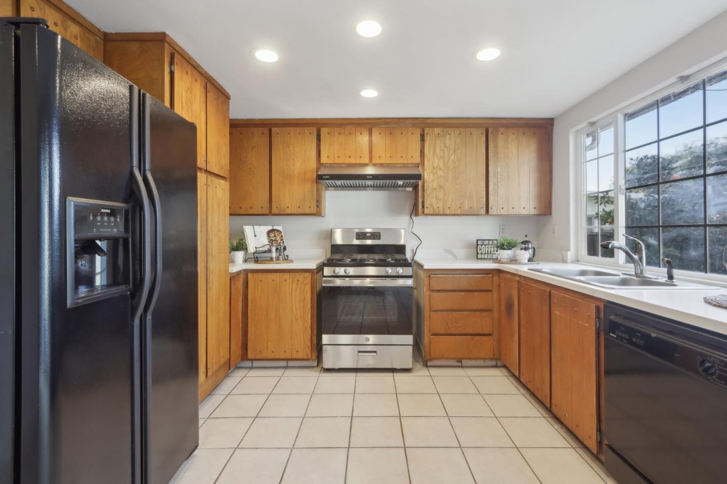 1293 Glacier Drive Milpitas, CA 95035 - Photo 9 of 27