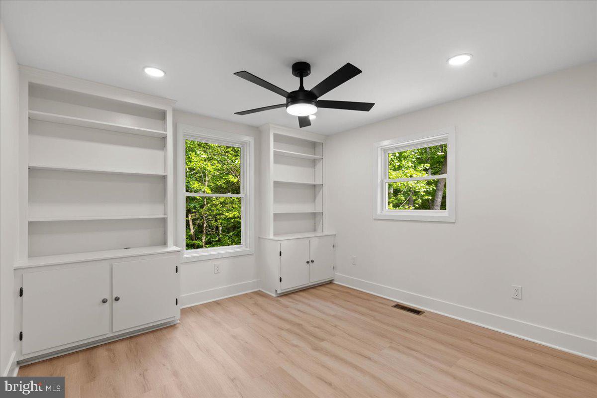 45630 Roper Road Lexington Park, MD 20653 - Photo 22 of 55 Bedroom #2 with built ins