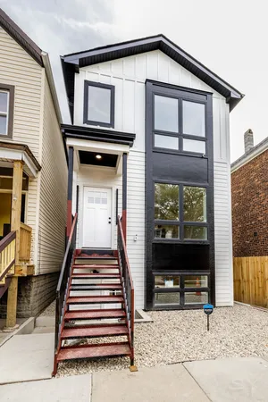 $2,400 | 1245 South Fairfield Avenue, Unit 1, Chicago, IL 60608