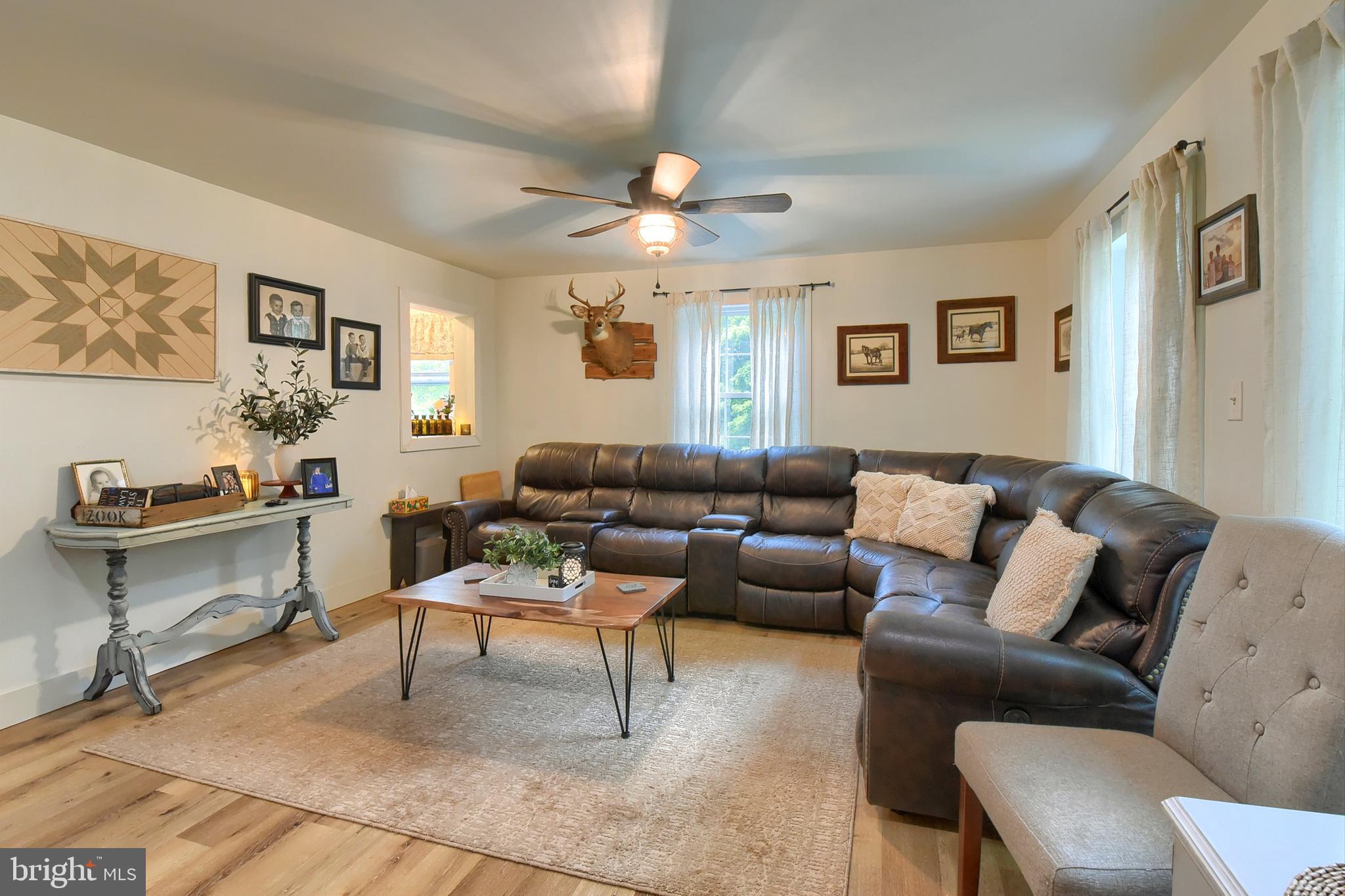33 Crull Trace Landisburg, PA 17040 - Photo 25 of 69 LIVING ROOM