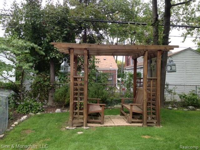 1512 Roslyn Road Grosse Pointe, MI 48236 - Photo 27 of 28 photo-9.jpg