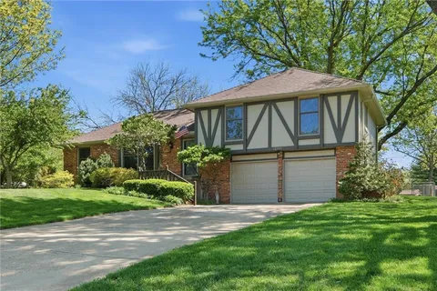 $485,000 | 16537 Glenwood Street, Stilwell, KS 66085
