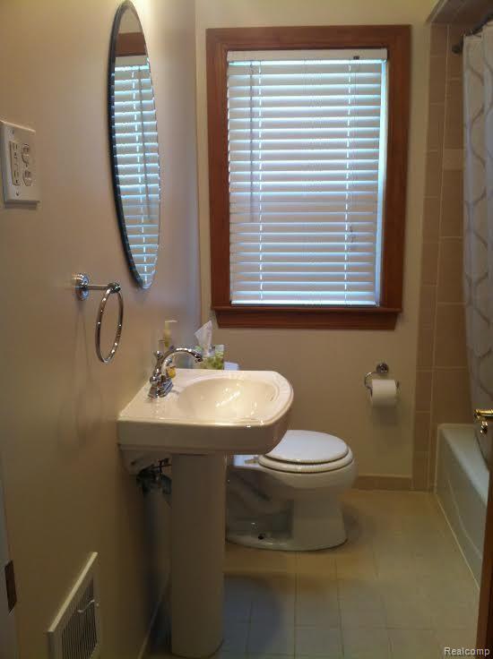 959 Columbia Road Berkley, MI 48072 - Photo 11 of 23 r.jpg