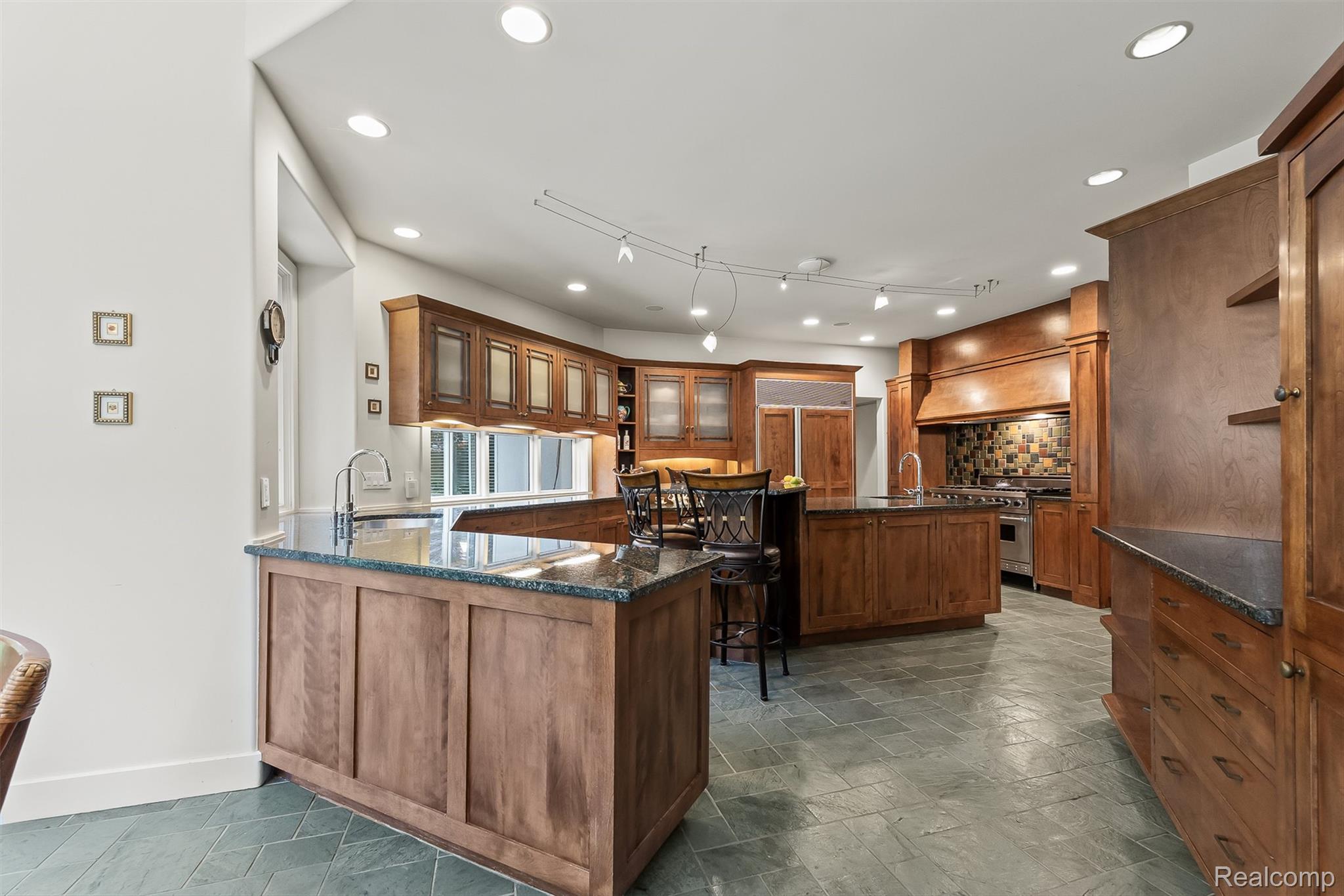 1800 Tiverton Road Bloomfield Hills, MI 48304 - Photo 11 of 56 14-Tiverton-48.jpg