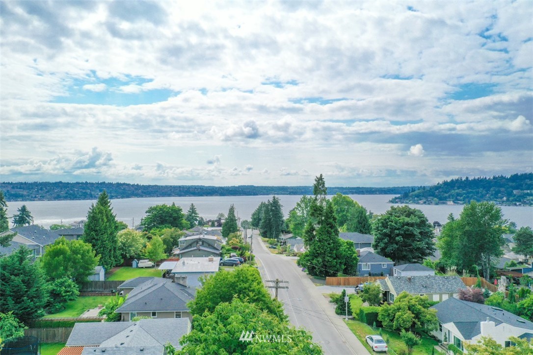 1112 North 30th Street Renton, WA 98056 - Photo 3 of 22 Gallery Image 3