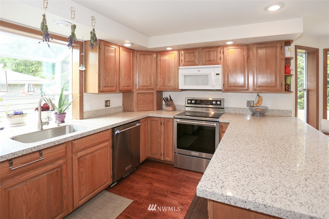 1112 North 30th Street Renton, WA 98056 - Photo 6 of 22 Gallery Image 6