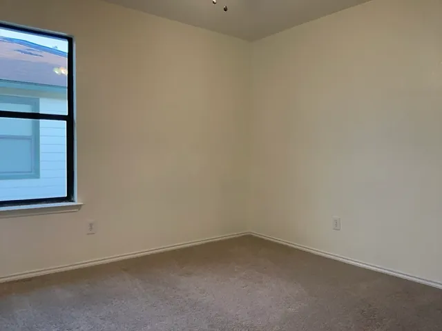 $1,900 | 704 Big Sur Trail, Taylor, TX 76574