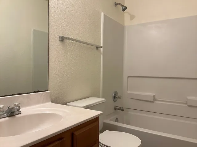 $1,900 | 704 Big Sur Trail, Taylor, TX 76574