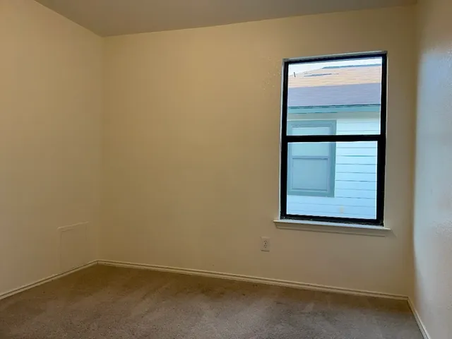 $1,900 | 704 Big Sur Trail, Taylor, TX 76574