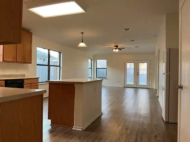 $1,900 | 704 Big Sur Trail, Taylor, TX 76574