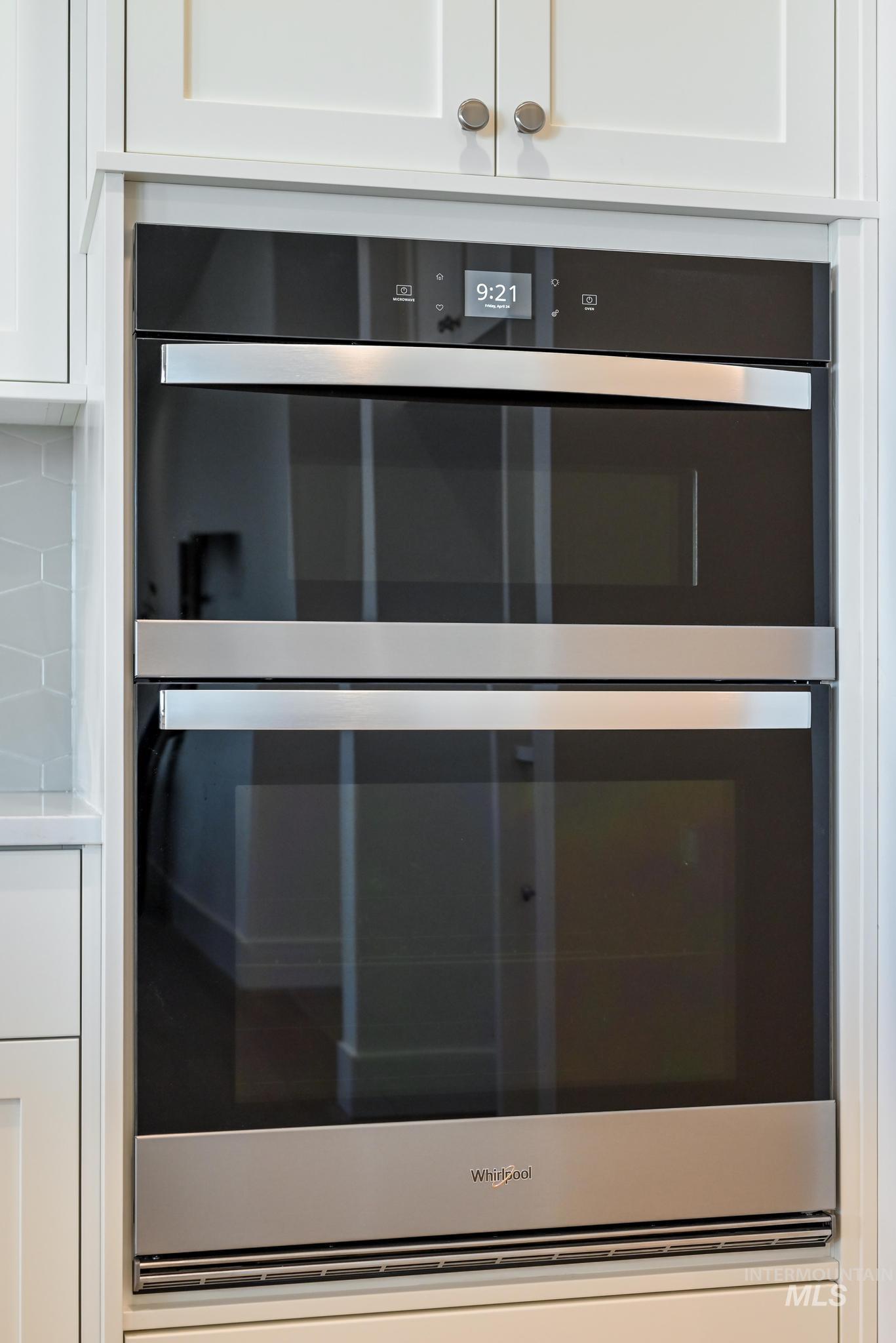 14676 Serenity Pt Street Caldwell, ID 83607 - Photo 12 of 41 Built-in stainless steel double oven with digital display
