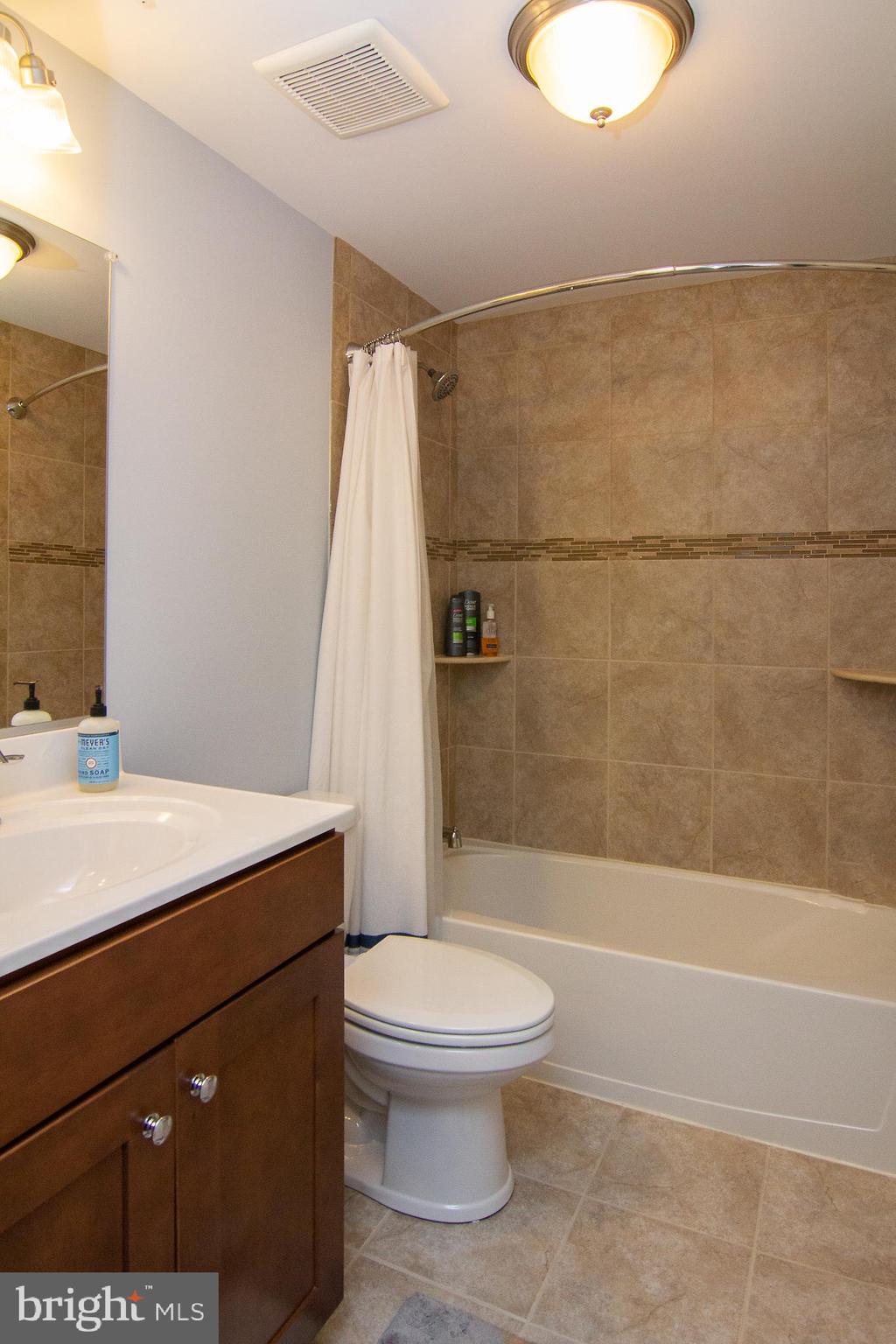 3417 Pintail Road Baltimore, MD 21222 - Photo 25 of 32 3rd full bath off 4th bed/familyroom/office