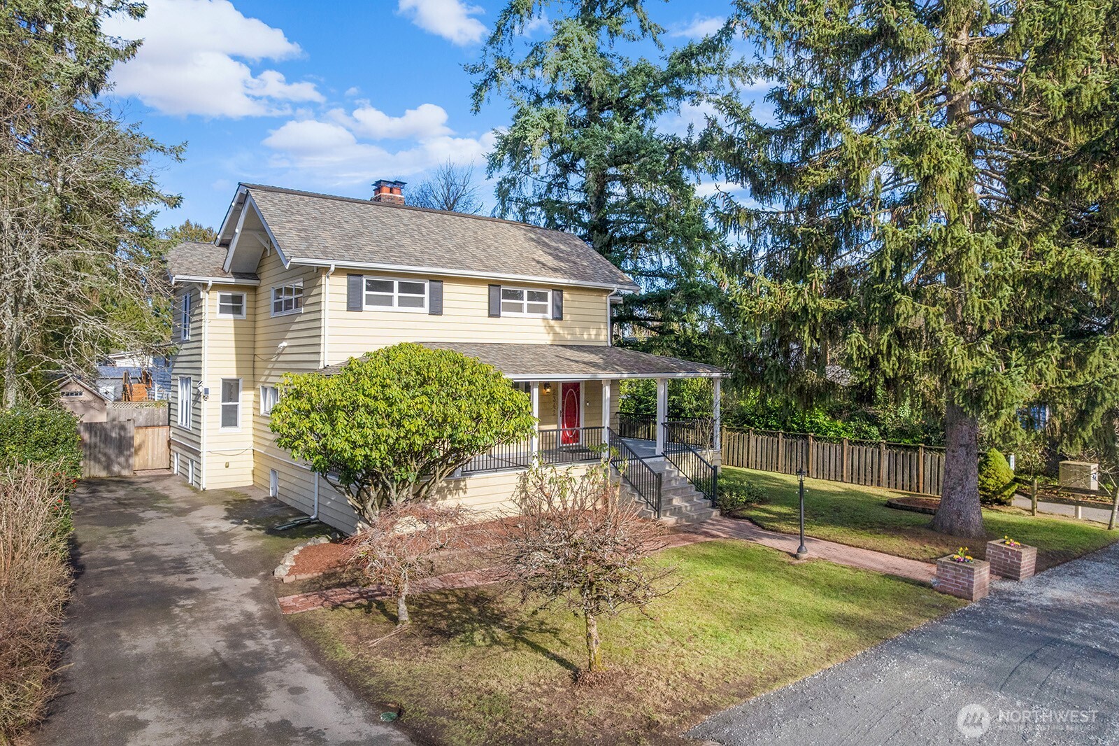 2342 North 137th Street Seattle, WA 98133 - Photo 2 of 40