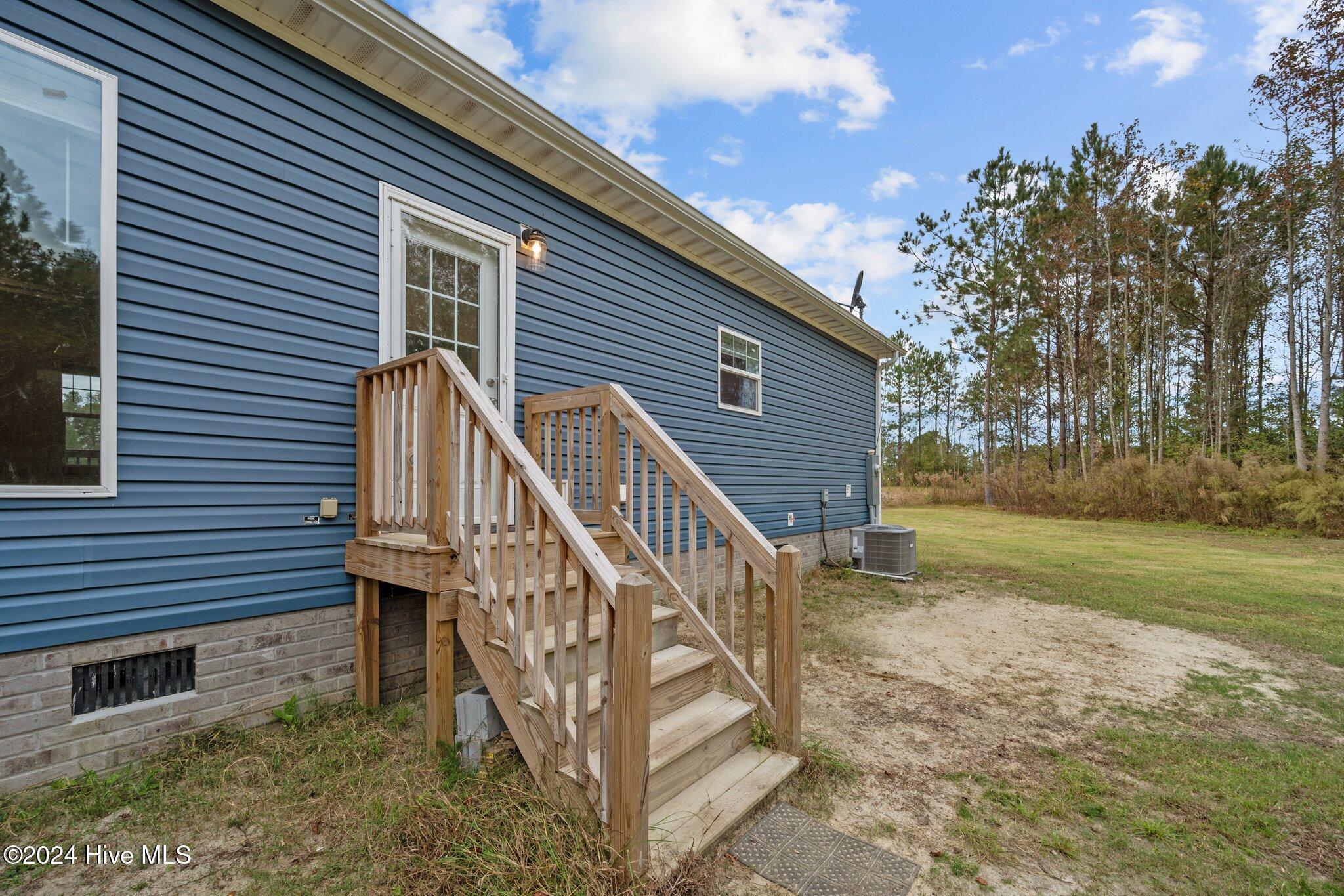 425 Upland Road Burgaw, NC 28425 - Photo 41 of 52 41-web-or-mls-10