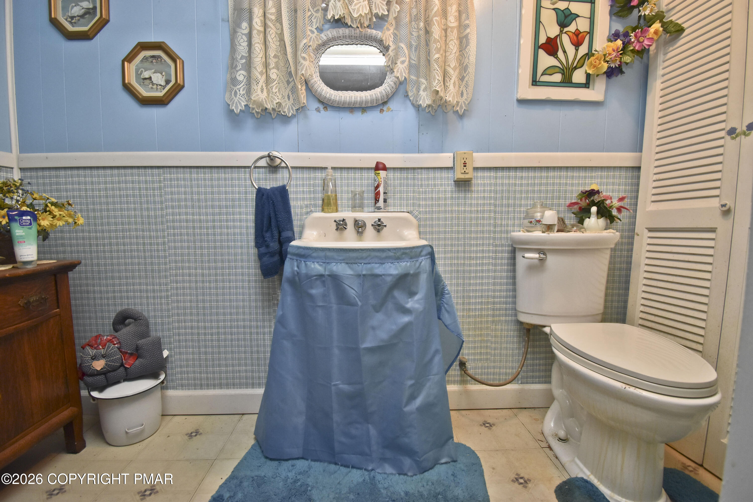 1320 Fleming Street Bethlehem, PA 18017 - Photo 11 of 22 10 Half Bath