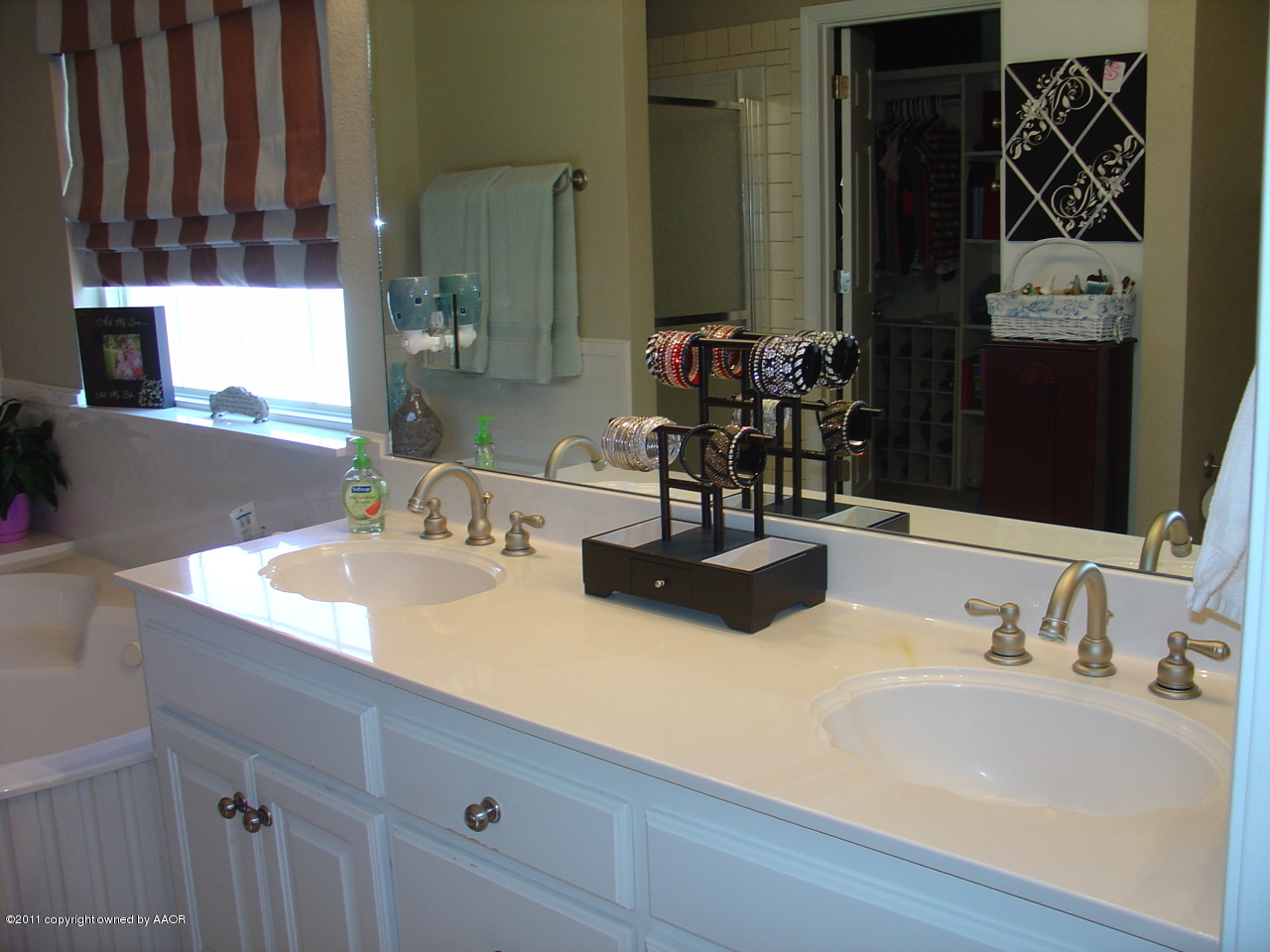 6903 Thunder Road Amarillo, TX 79119 - Photo 10 of 16 Master Bath