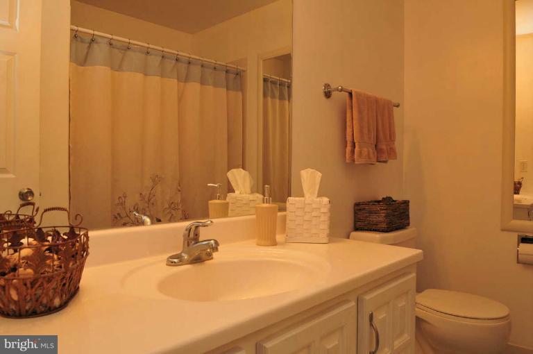 8122 Counselor Road Manassas, VA 20112 - Photo 25 of 29 Bath