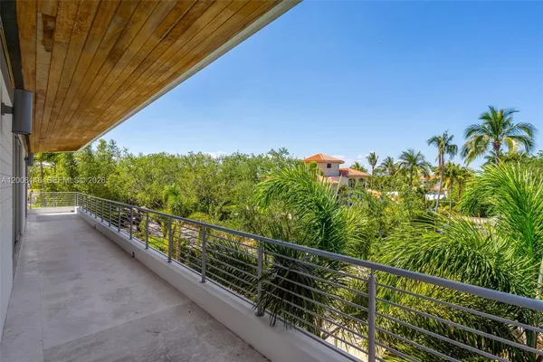 $26,000 | Tropical Isle Homes, Key Biscayne, FL 33149
