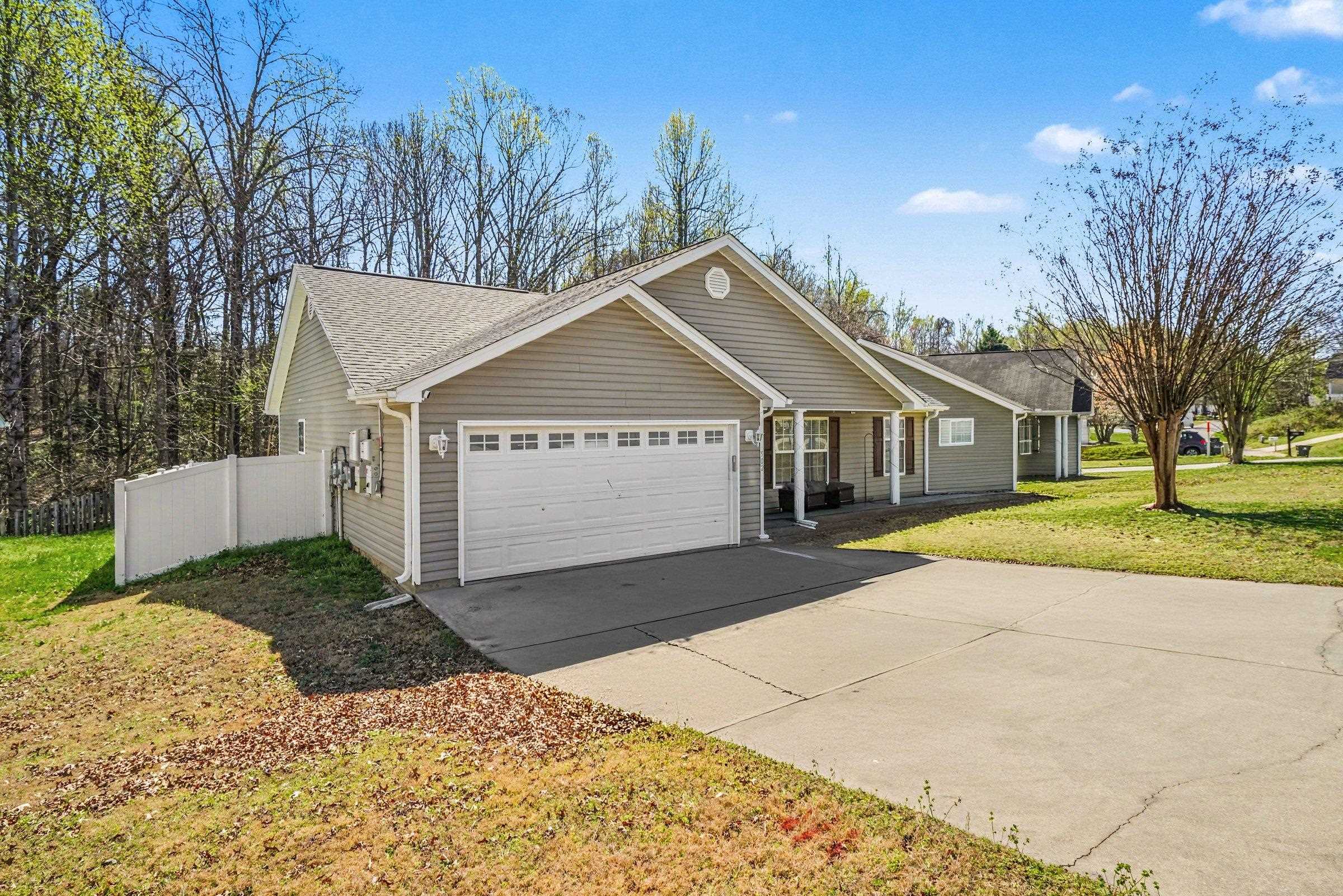 502 Pleasant Green Drive Inman, SC 29349 - Photo 2 of 32