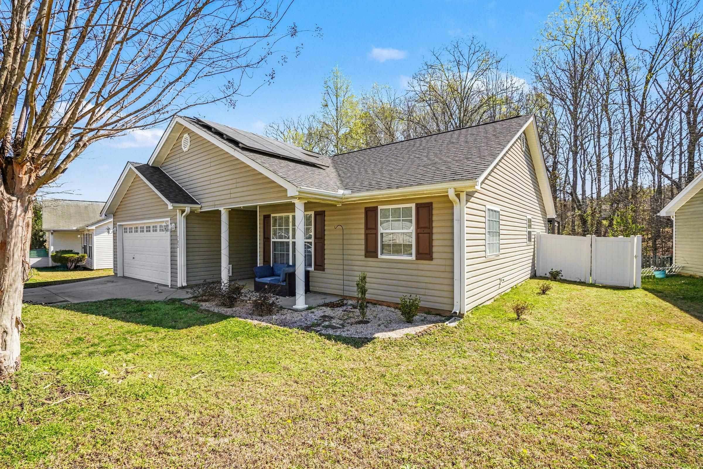 502 Pleasant Green Drive Inman, SC 29349 - Photo 3 of 32