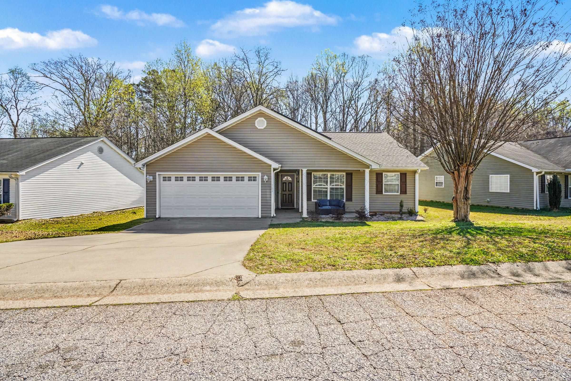 502 Pleasant Green Drive Inman, SC 29349 - Photo 4 of 32