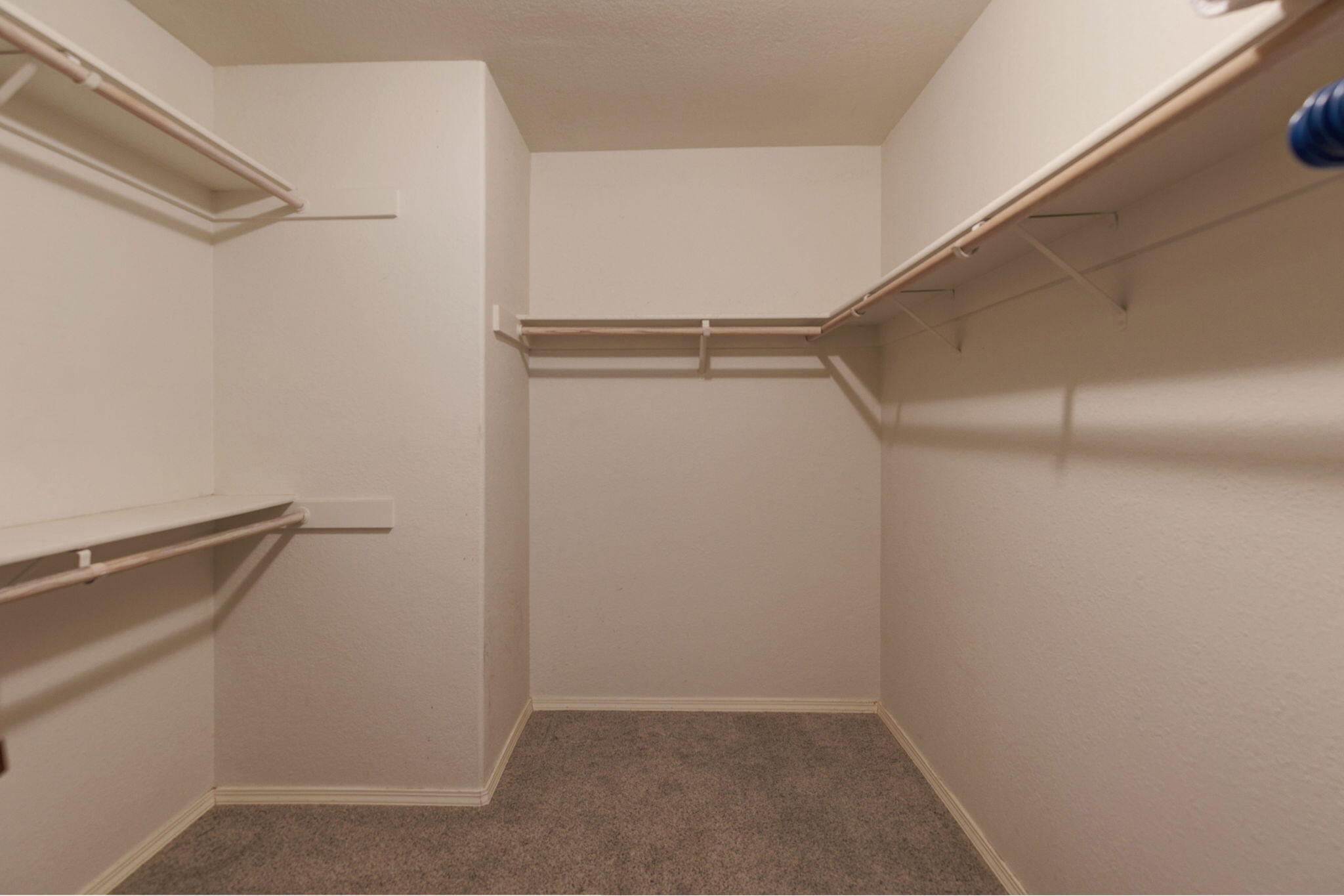 379 Oak Ranch Road Grants Pass, OR 97526 - Photo 22 of 38 20_master-closet