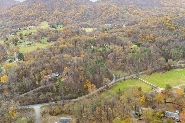 a view of a yard with basketball court