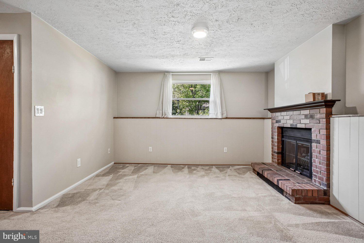 8491 Rippled Creek Court Springfield, VA 22153 - Photo 32 of 40 an empty room with windows