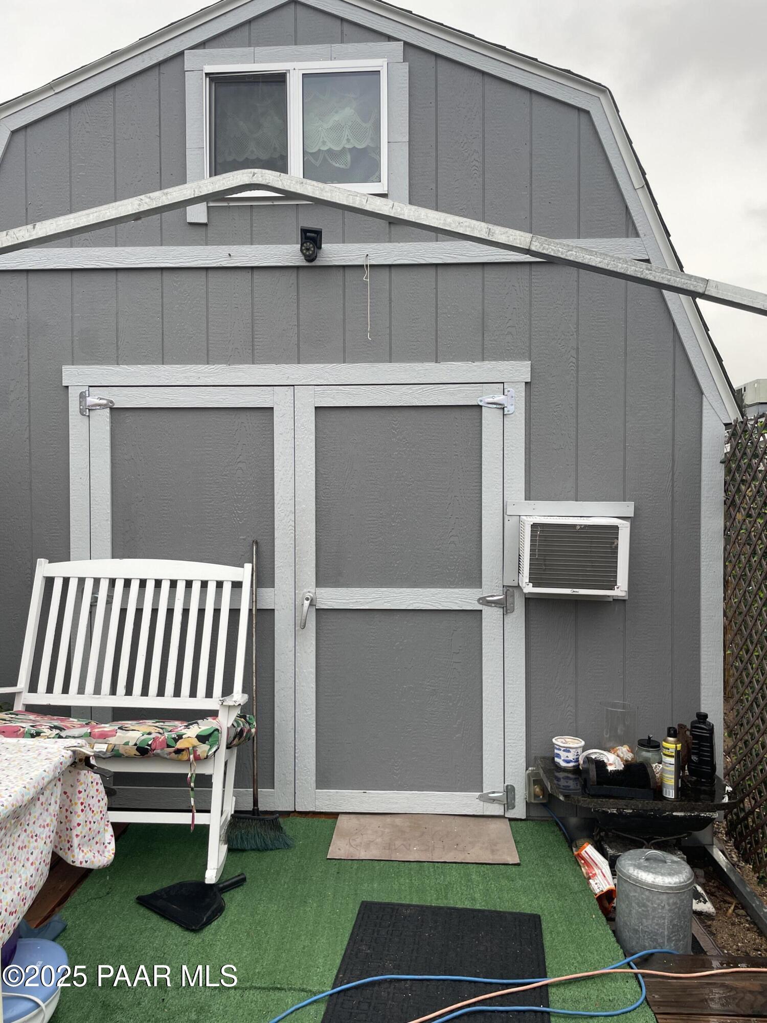 4701 North Valancius Way Rimrock, AZ 86335 - Photo 18 of 35 a view of a patio with a table and chairs