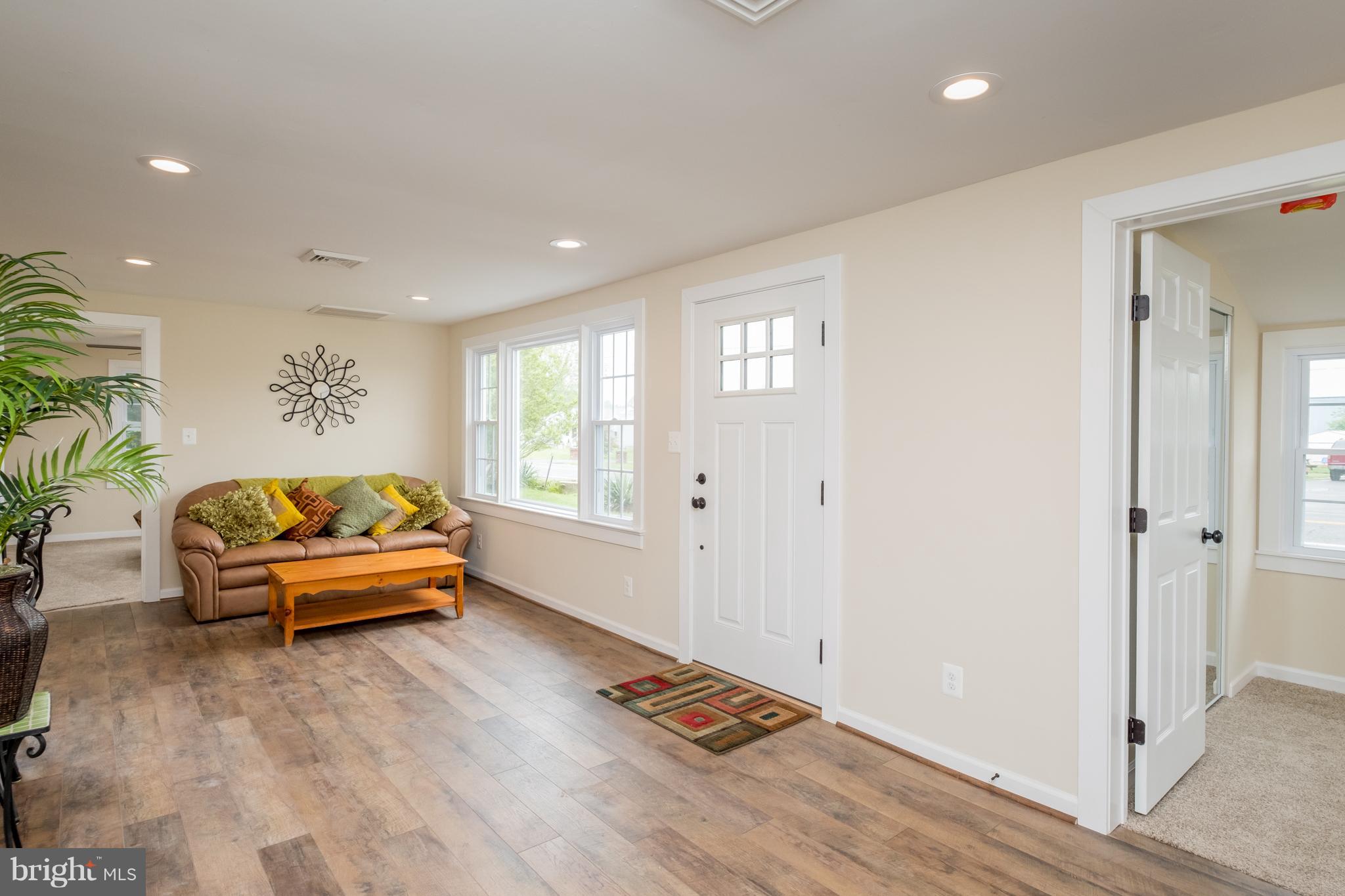 633 Deale Road Deale, MD 20751 - Photo 8 of 27 Living Room