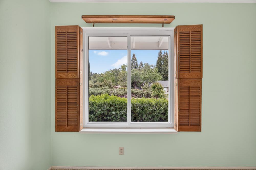 4071 Silver Street Rocklin, CA 95677 - Photo 39 of 70 a window that has a window in it