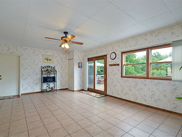 587 Scots Court Inverness, IL 60067 - Photo 7 of 18 an empty room with windows and ceiling fan