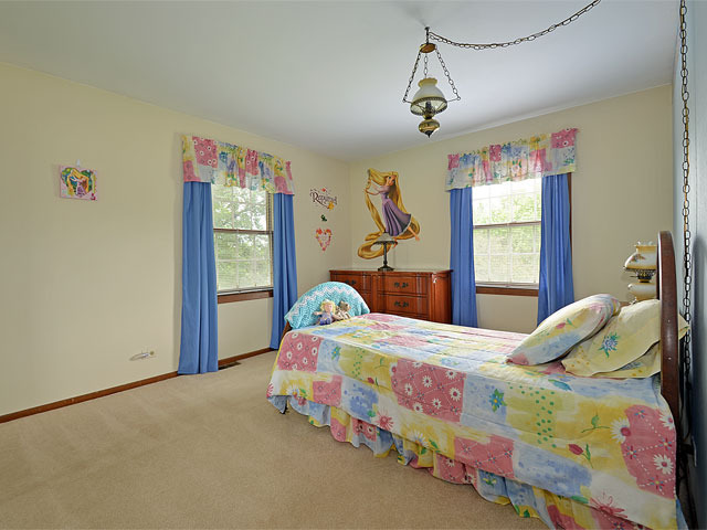 587 Scots Court Inverness, IL 60067 - Photo 10 of 18 a bedroom with a bed and a window