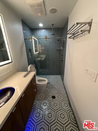 a view of walk in an empty room