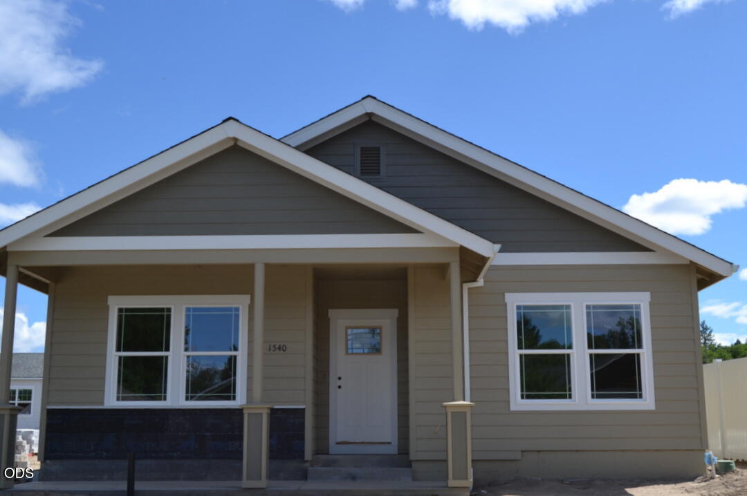 1540 West Harbeck Road Grants Pass, OR 97527 - Photo 1 of 9