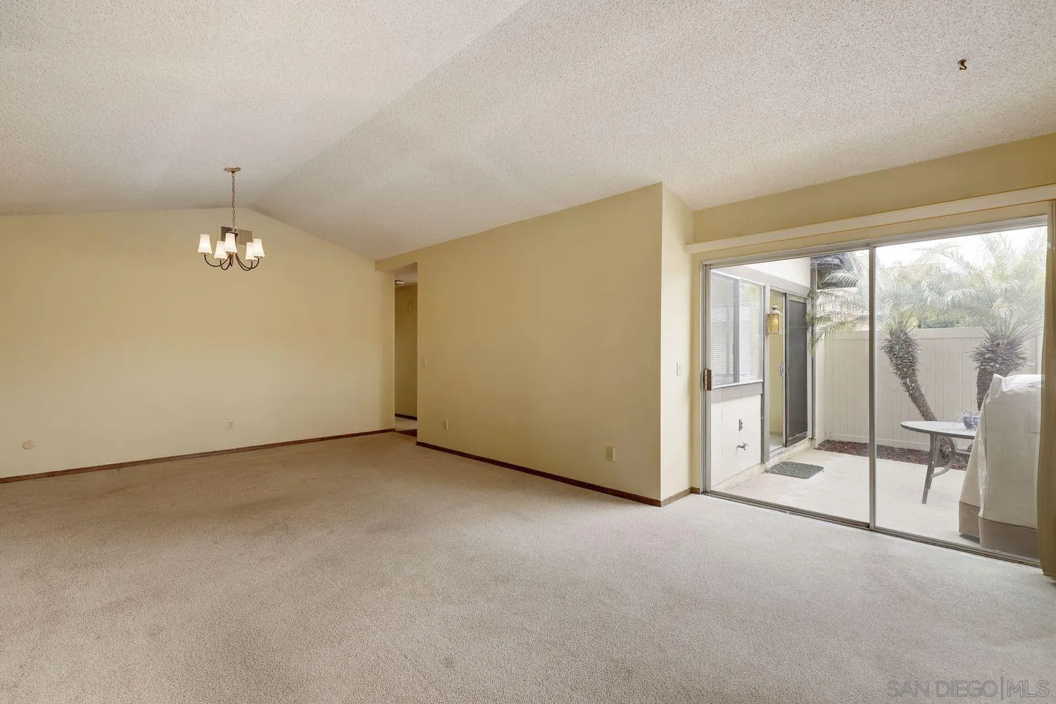 10346 Rochelle Avenue Santee, CA 92071 - Photo 5 of 34 Gallery Image 5