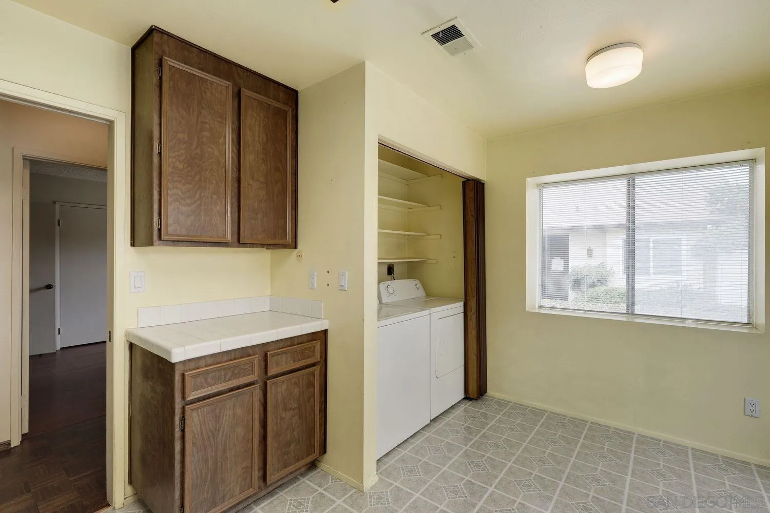 10346 Rochelle Avenue Santee, CA 92071 - Photo 8 of 34 Gallery Image 8
