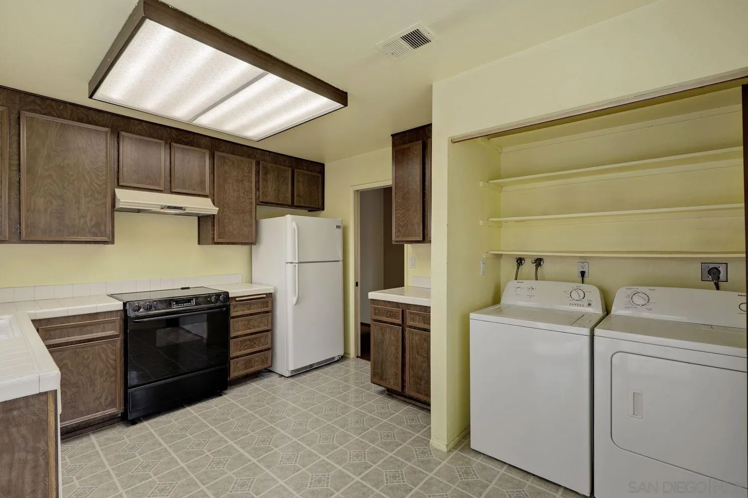 10346 Rochelle Avenue Santee, CA 92071 - Photo 9 of 34 Gallery Image 9