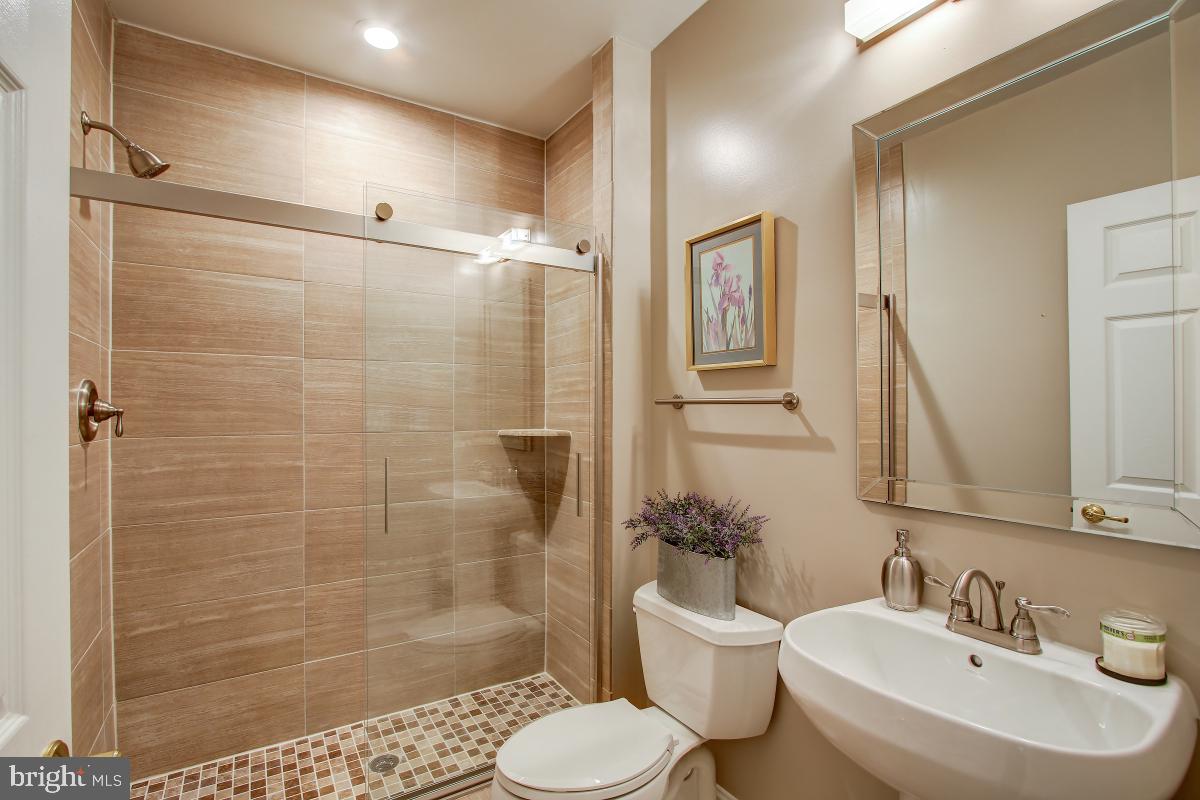 20379 Dunkirk Square Sterling, VA 20165 - Photo 39 of 45 3rd full bath lower level