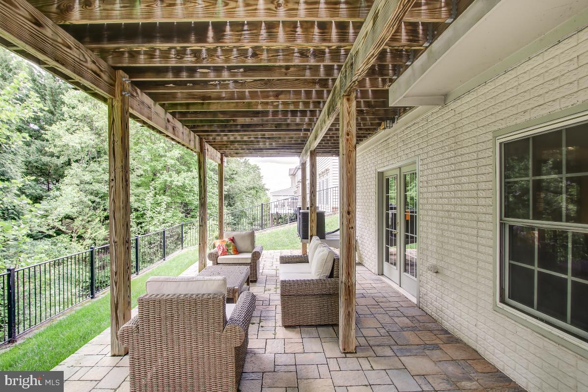 20379 Dunkirk Square Sterling, VA 20165 - Photo 42 of 45 Private backyard