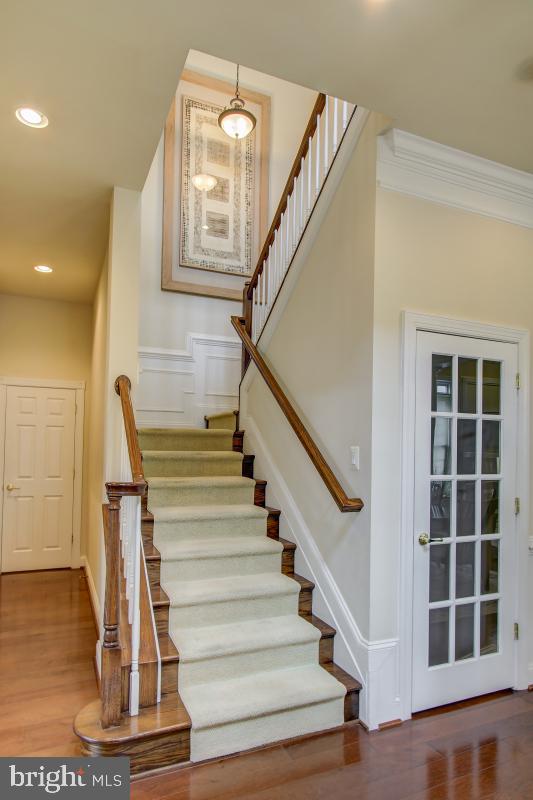 20379 Dunkirk Square Sterling, VA 20165 - Photo 5 of 45 2 story staircase