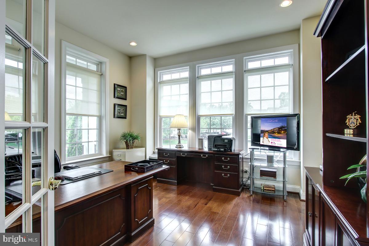 20379 Dunkirk Square Sterling, VA 20165 - Photo 7 of 45 large private office on main with glass doors