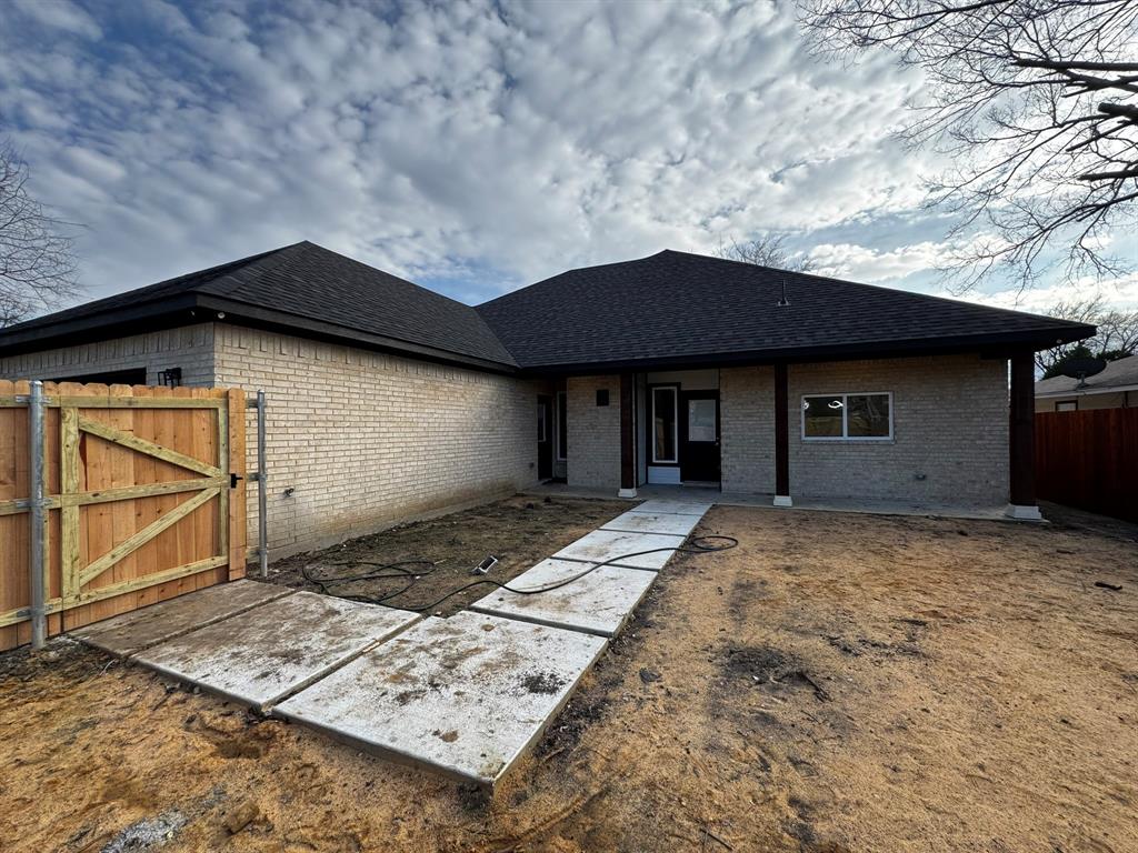 2533 Jonesboro Avenue Dallas, TX 75228 - Photo 26 of 27 a backyard of a house