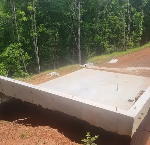 a view of a yard with a street