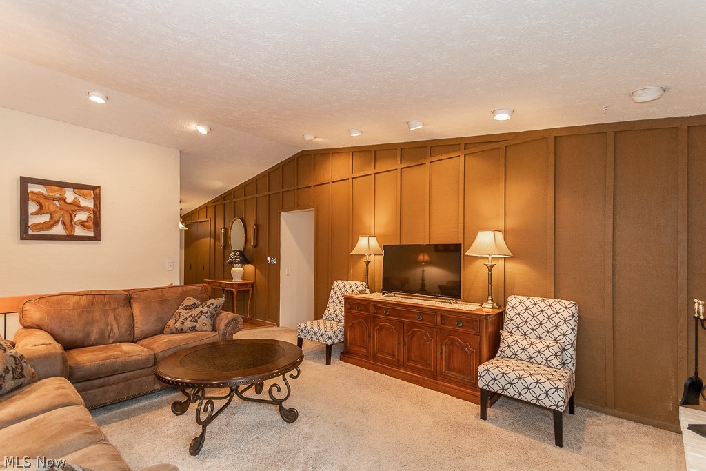 5635 Dolphin Road Mentor, OH 44060 - Photo 4 of 25 Gallery Image 4