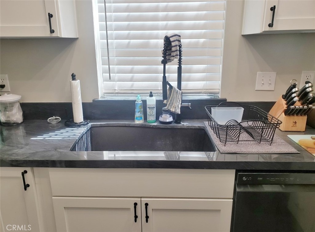 5094 Via Manos, Unit A Oceanside, CA 92057 - Photo 10 of 41