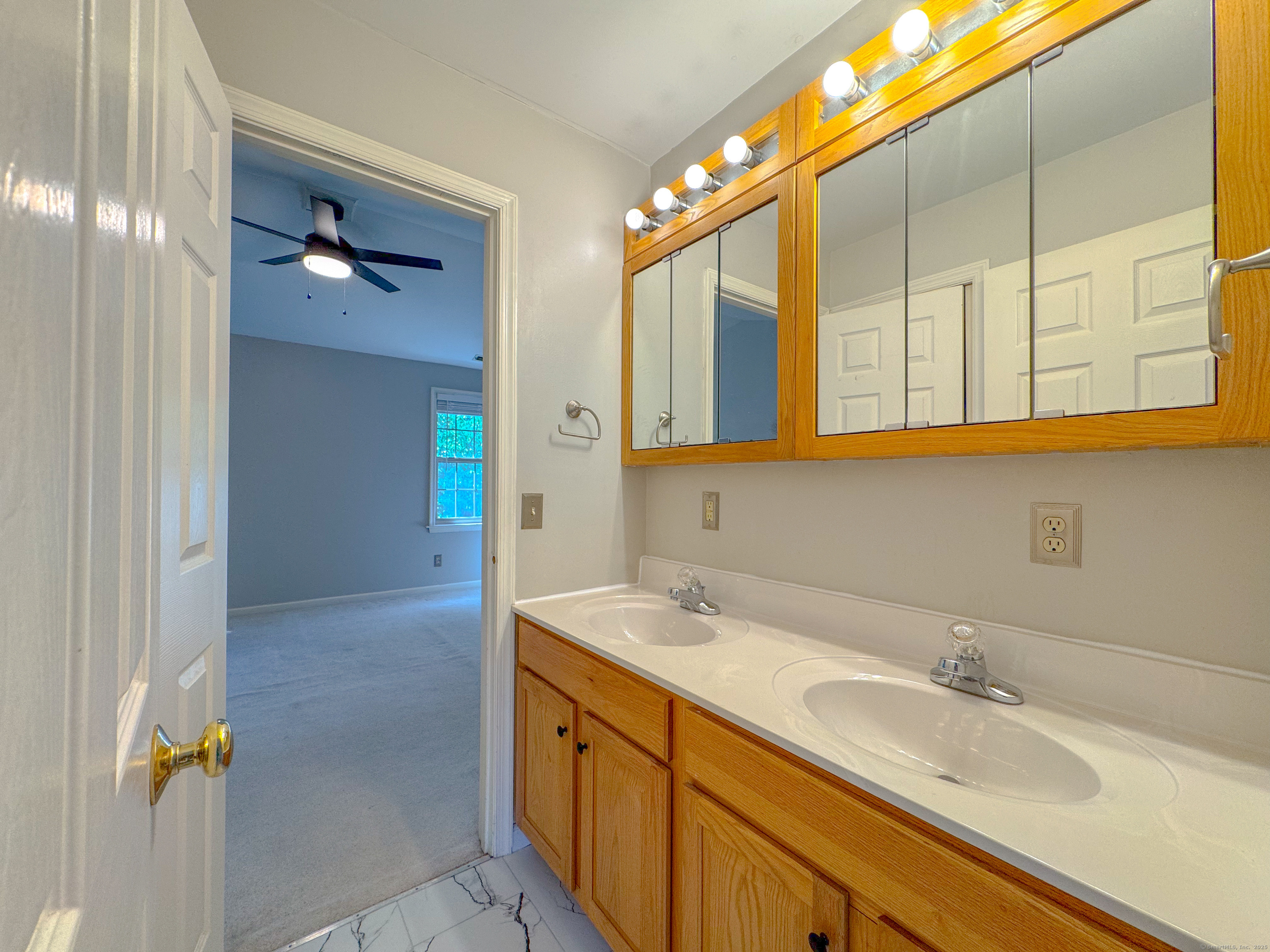 19 Hawthorne Drive, Unit 102 New London, CT 06320 - Photo 27 of 33 a bathroom with a sink and a mirror