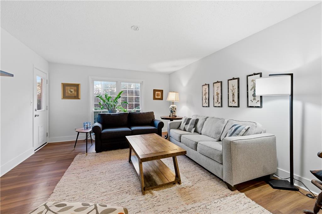 6851 Roswell Road, Unit F15 Atlanta, GA 30328 - Photo 2 of 31 a living room with furniture and a rug