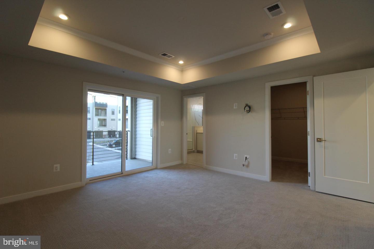 22383 Roanoke Rise Terrace Ashburn, VA 20148 - Photo 21 of 41 an empty room with windows and closet